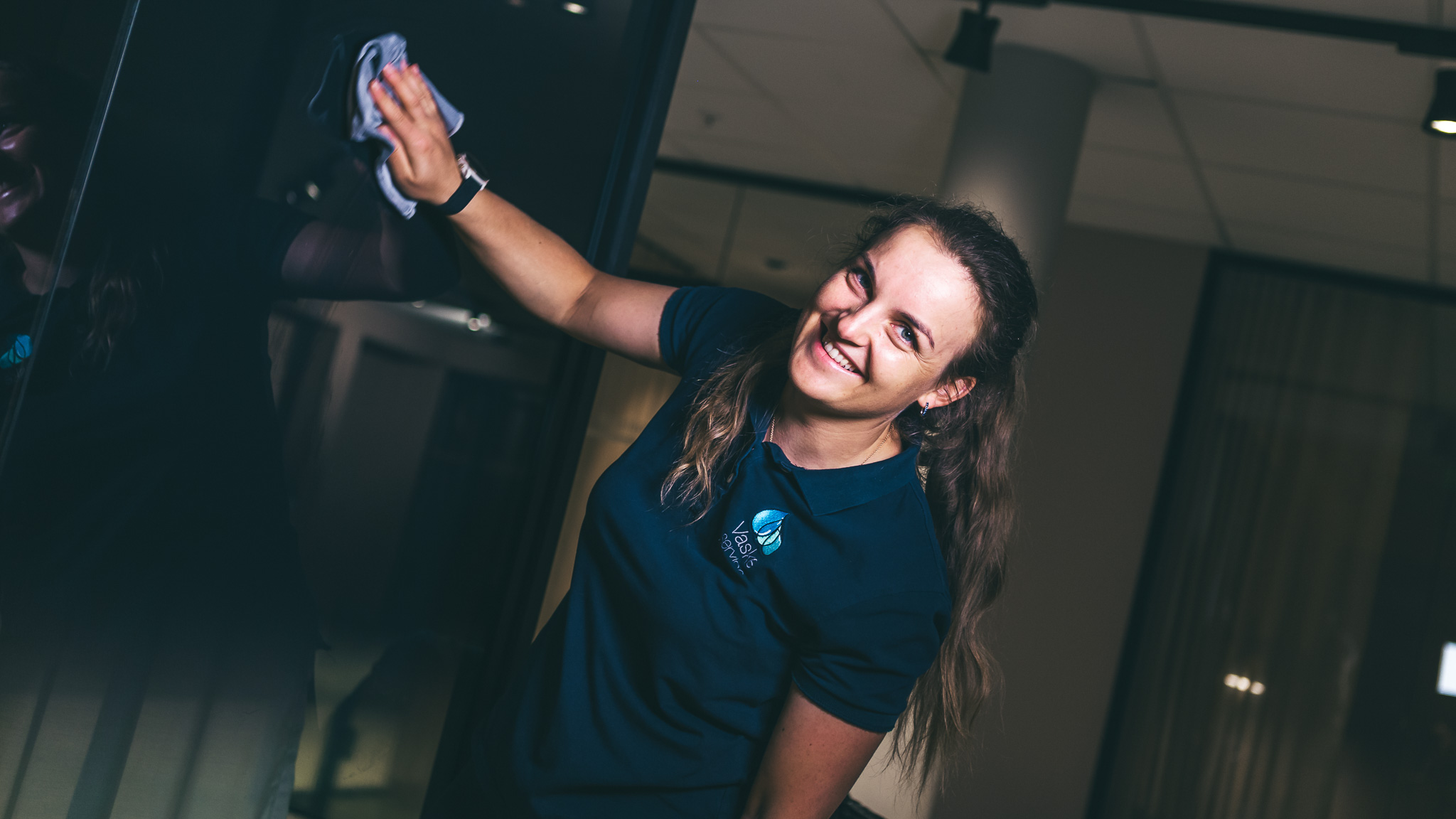 <p>Vi utfører fasadevask, vinduspuss og persiennespyling på opp til 15 meters høyde, uten bruk av lift.</p>